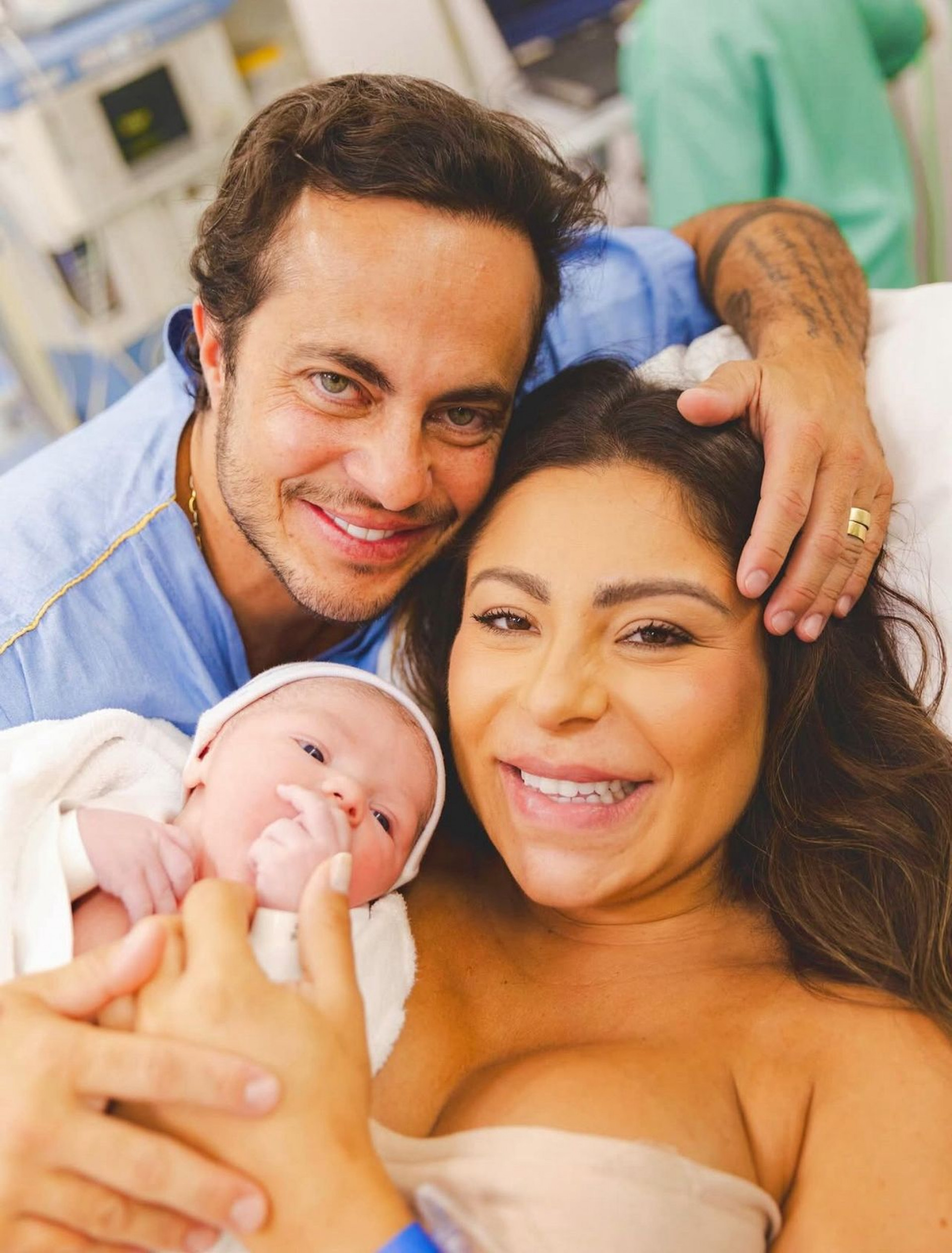 Andressa Ferreira e Thammy Mirando com o filho mais novo, Vicente - Reprodução / Instagram