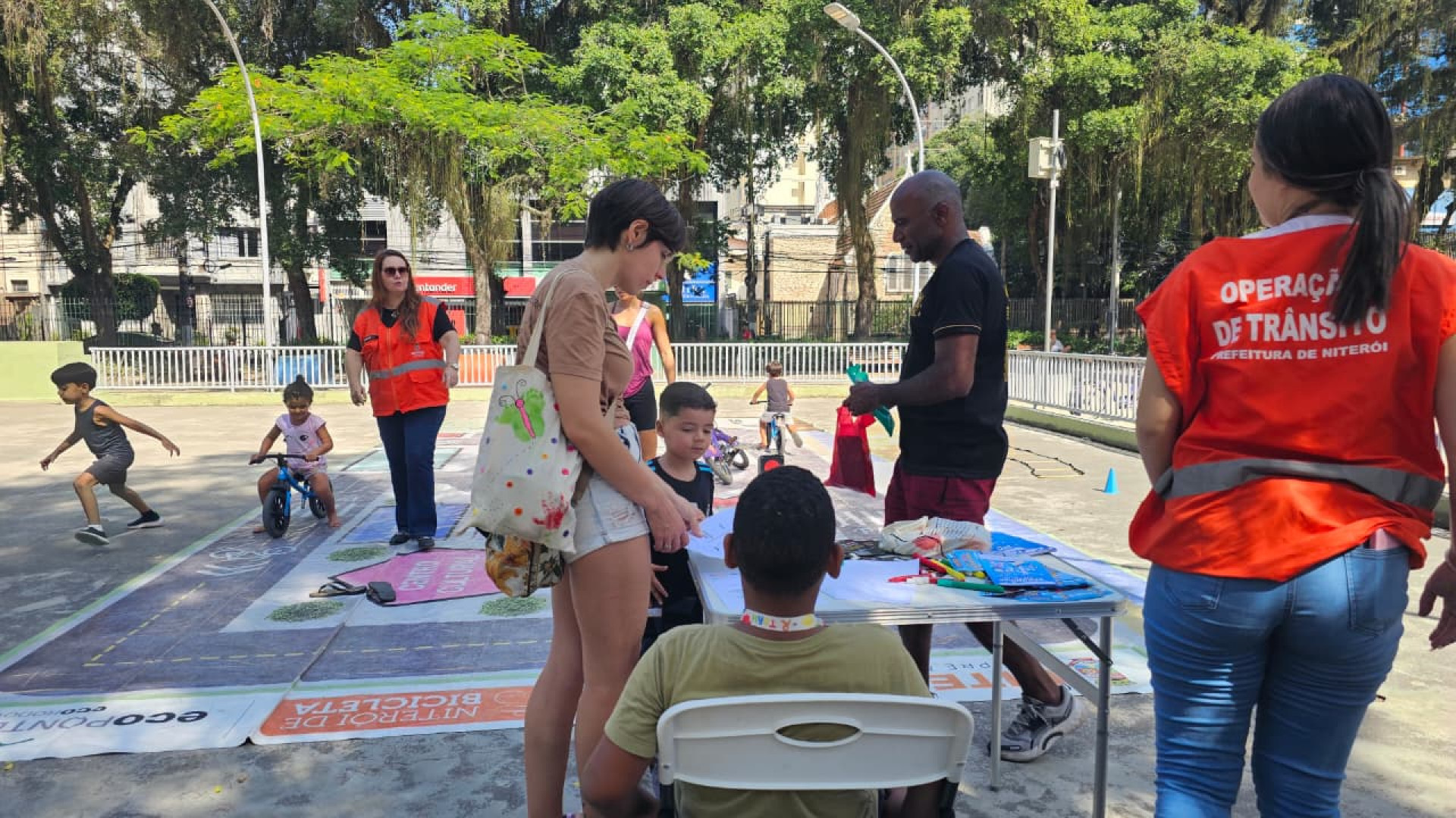 Prefeitura leva campanha Maio Amarelo para o Campo de São Bento