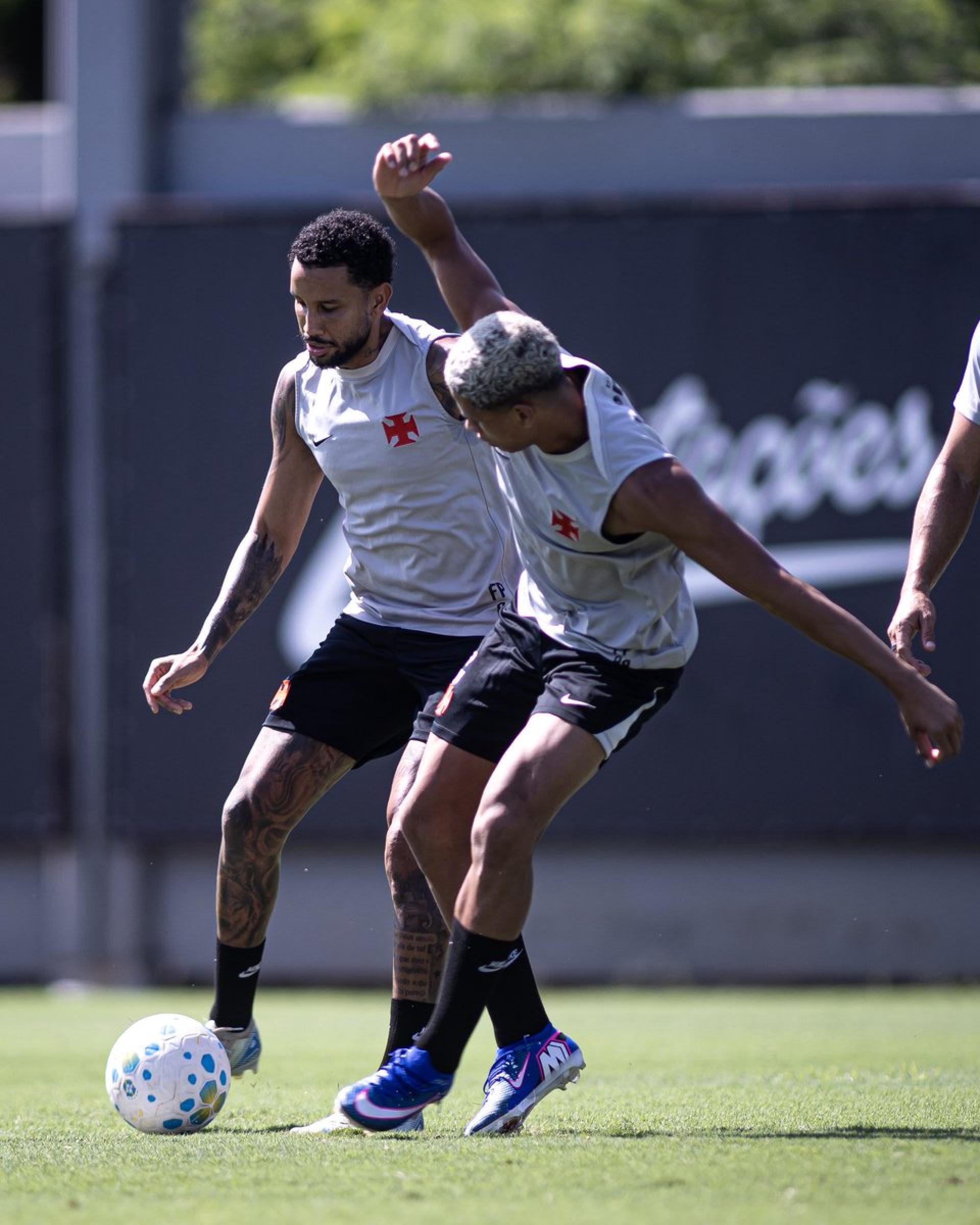 Após lesão grave, Jair é reintegrado e fica perto de retorno ao Vasco