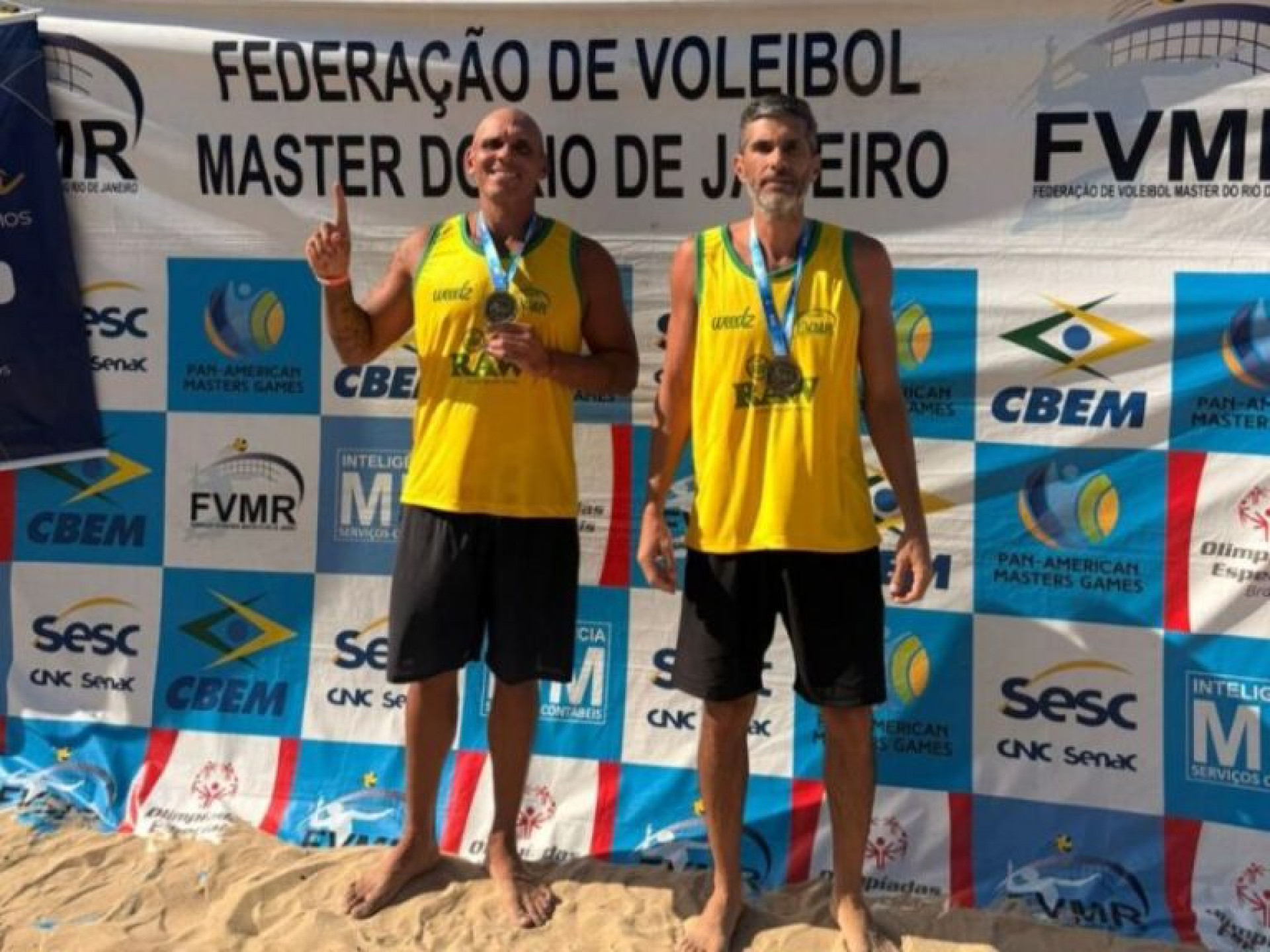 Ouro na areia: Danúbio Rondon leva Rio das Ostras ao topo do vôlei de praia master