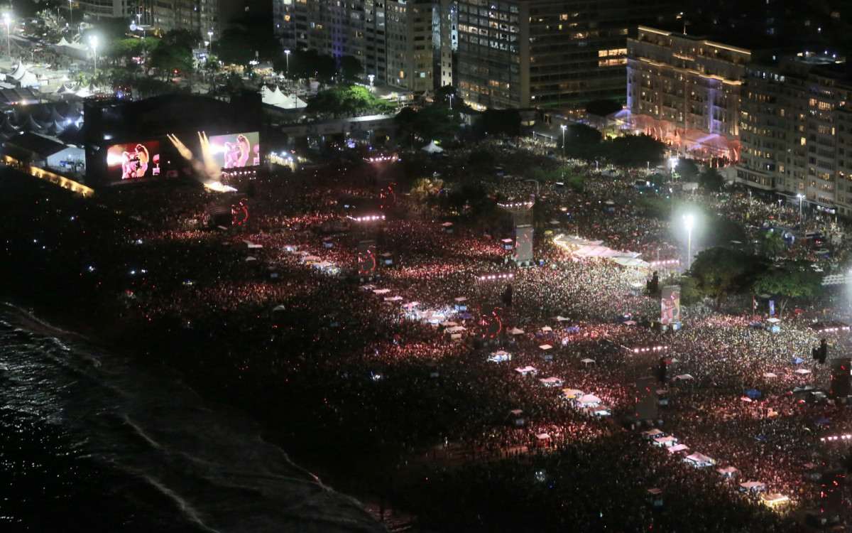 Multidão tomou as areias de Copacabana para show de Shakira