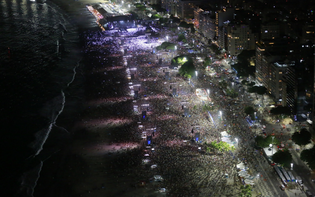 Copacabana ficou lotada para show de Shakira