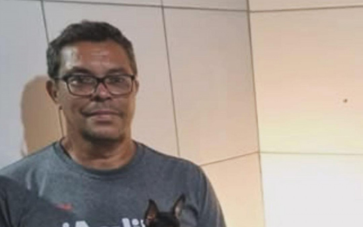Homem morto a facadas pelo próprio filho é enterrado em Japeri