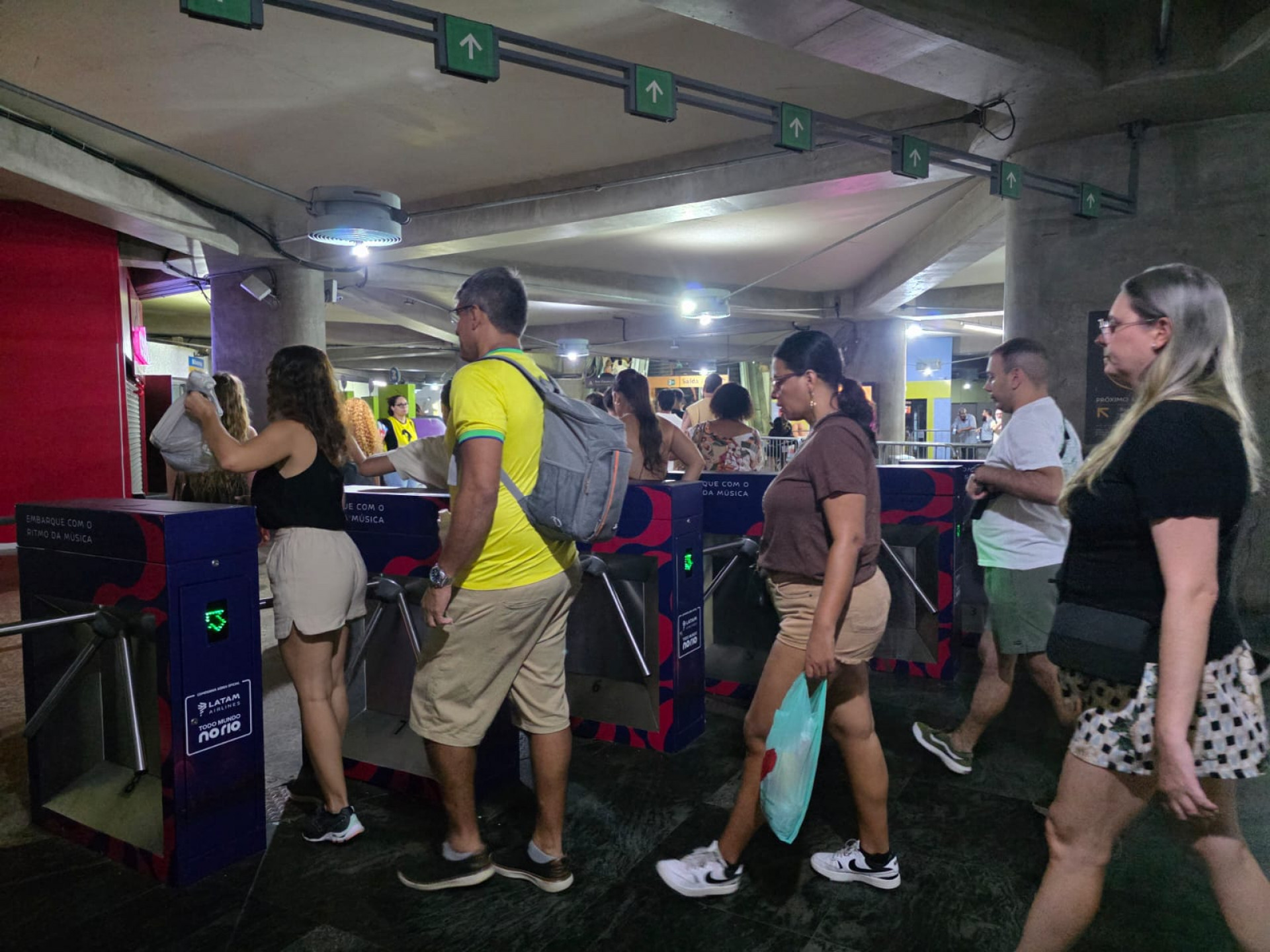 MetrôRio registra mais de 165 mil embarques para show de Shakira em Copacabana