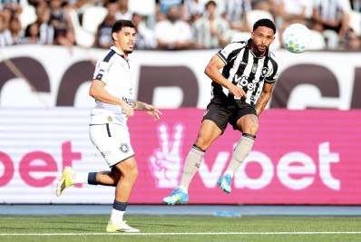 Vitinho completa 100 jogos pelo Botafogo: 'Gratidão eterna'
