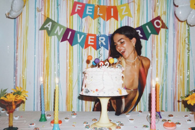 Mel Maia comemora 22 anos com festa na praia e compartilha fotos da celebração
