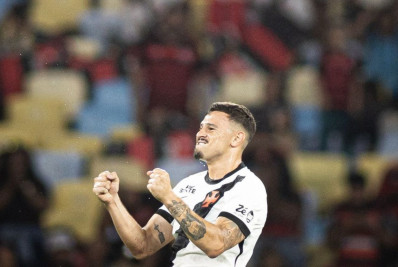 Hugo Moura celebra gol salvador e exalta torcedores do Vasco: 'Acreditam em nós'