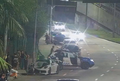 Colisão entre quatro carros interdita faixa no Recreio dos Bandeirantes