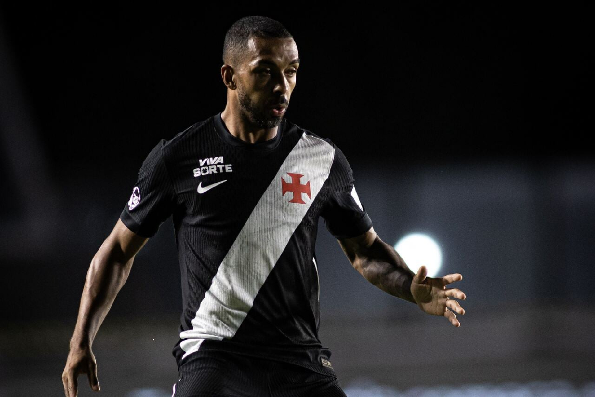 Vasco perde dois titulares por suspens&atilde;o para jogo contra o Athletico