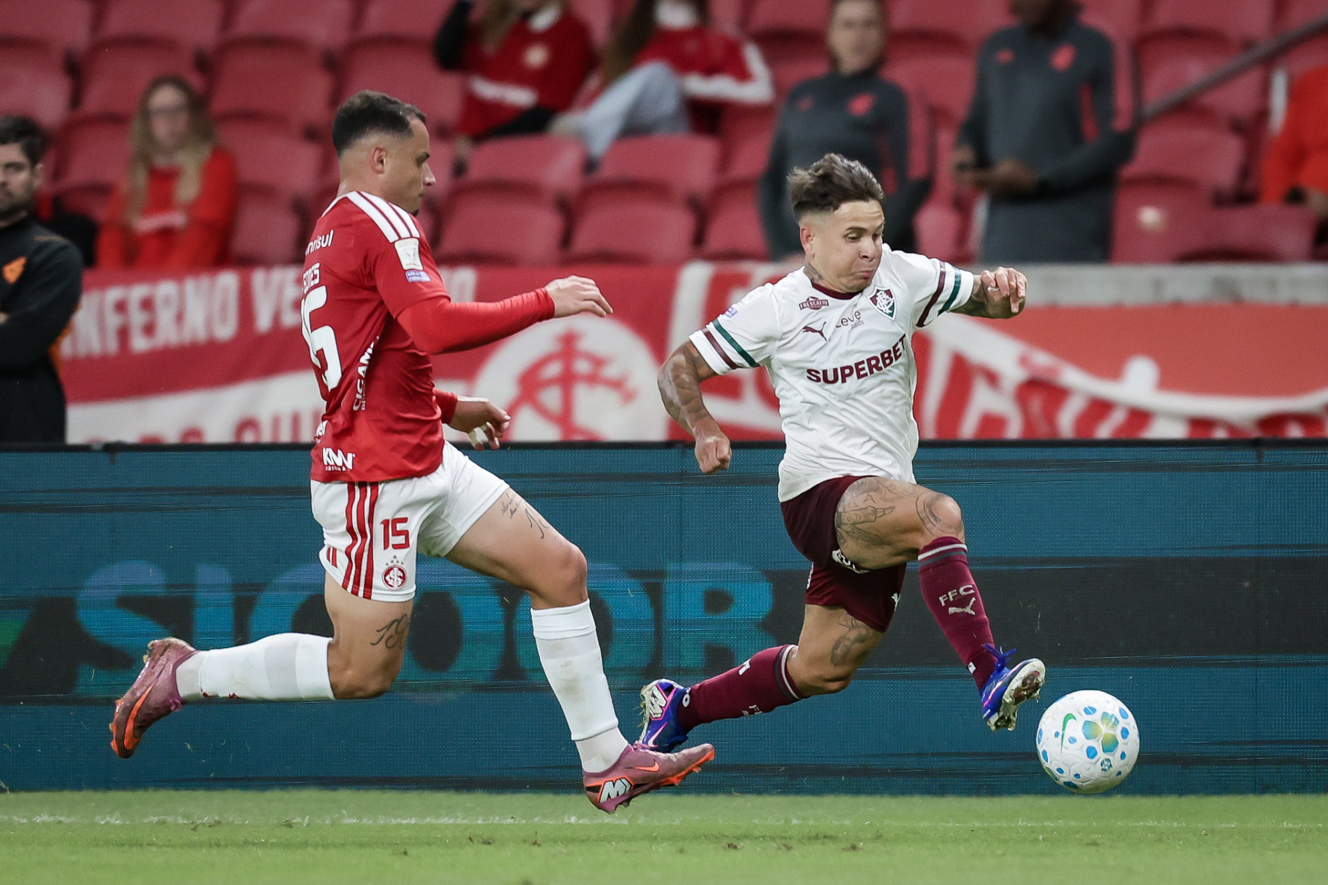 Soteldo em ação contra o Internacional, neste domingo (3), no Beira-Rio, pela 14ª rodada do Brasileirão - Marcelo Gonçalves/Fluminense FC