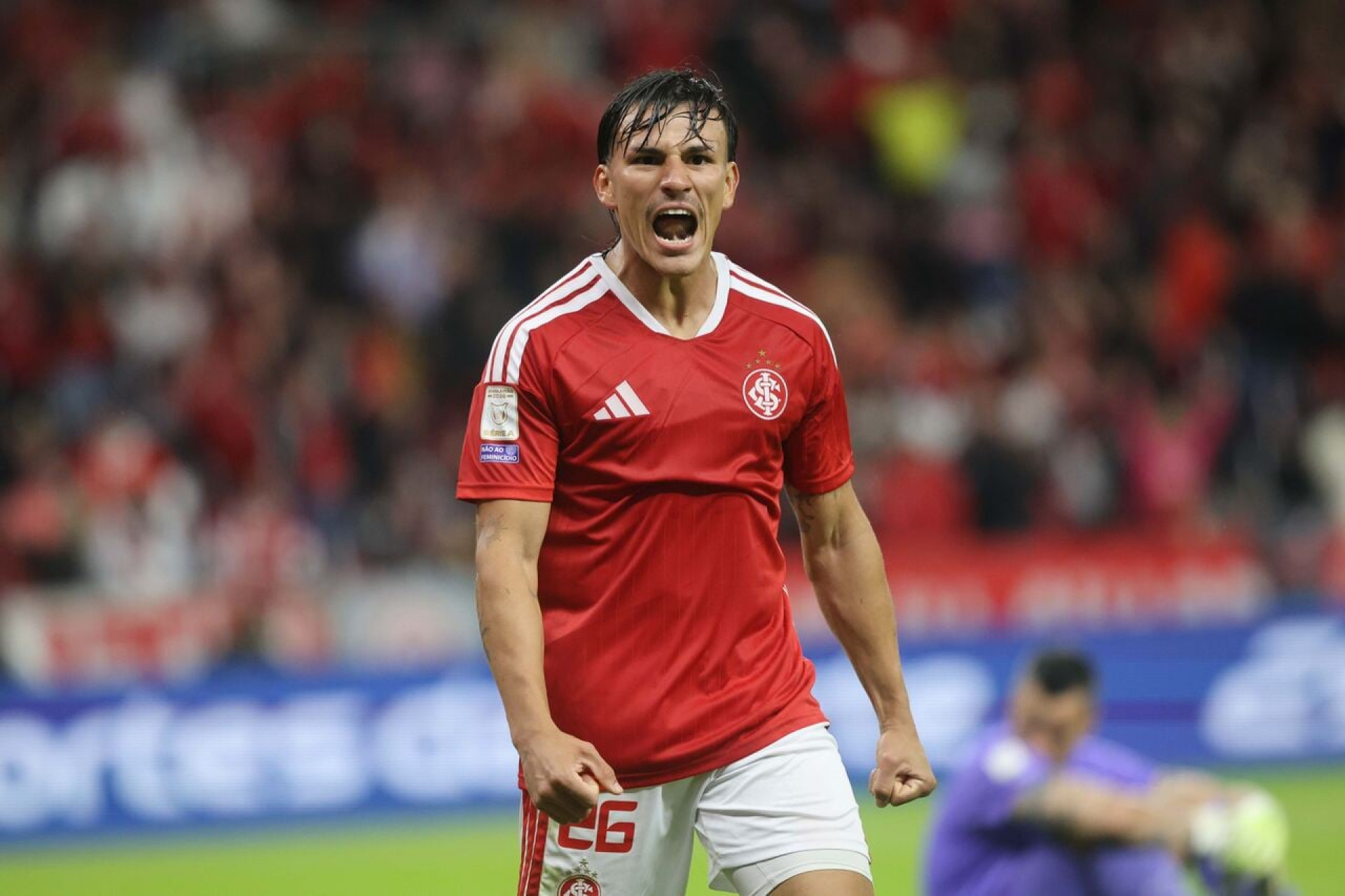 Internacional vence o Fluminense e deixa o Z4 do Campeonato Brasileiro