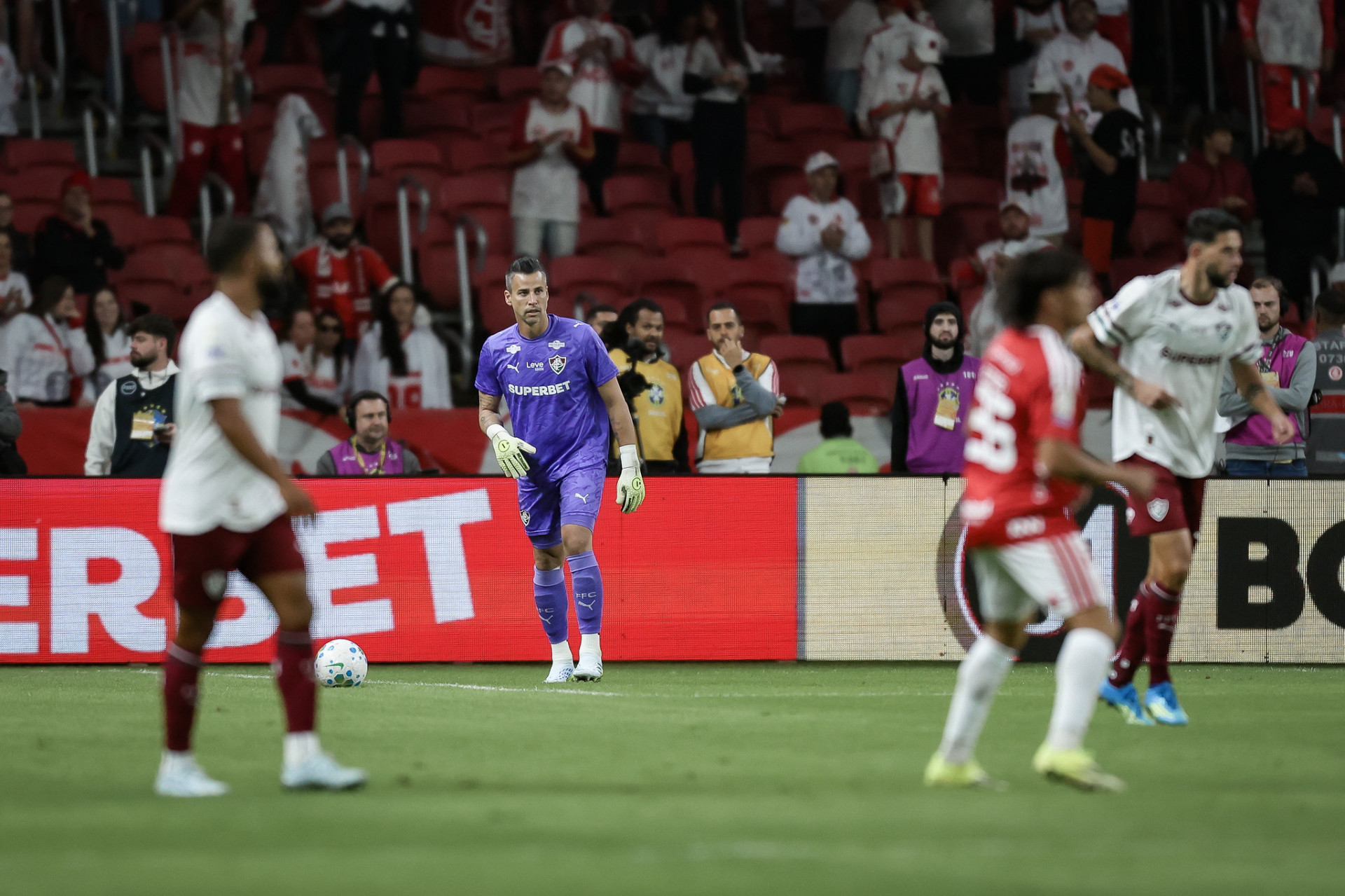 Fábio em ação contra o Internacional, neste domingo (3), no Beira-Rio, pela 14ª rodada do Brasileirão - Marcelo Gonçalves/Fluminense FC