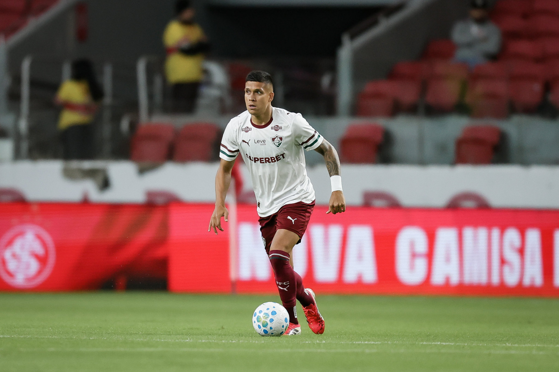 Millán em ação contra o Internacional, neste domingo (3), no Beira-Rio, pela 14ª rodada do Brasileirão - Marcelo Gonçalves/Fluminense FC