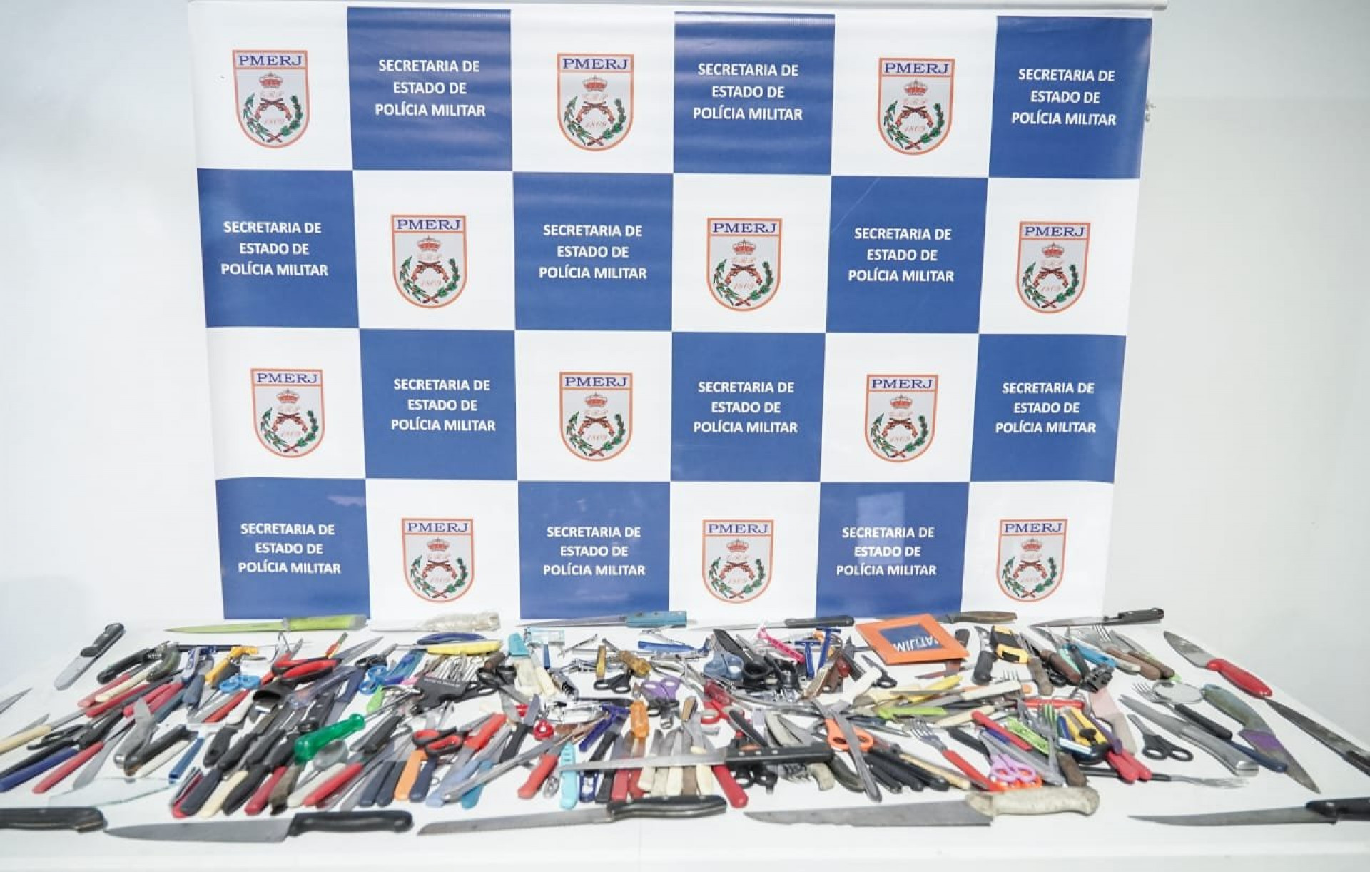 PM apreende mais de 180 objetos perfurocortantes nos acessos ao show da Shakira