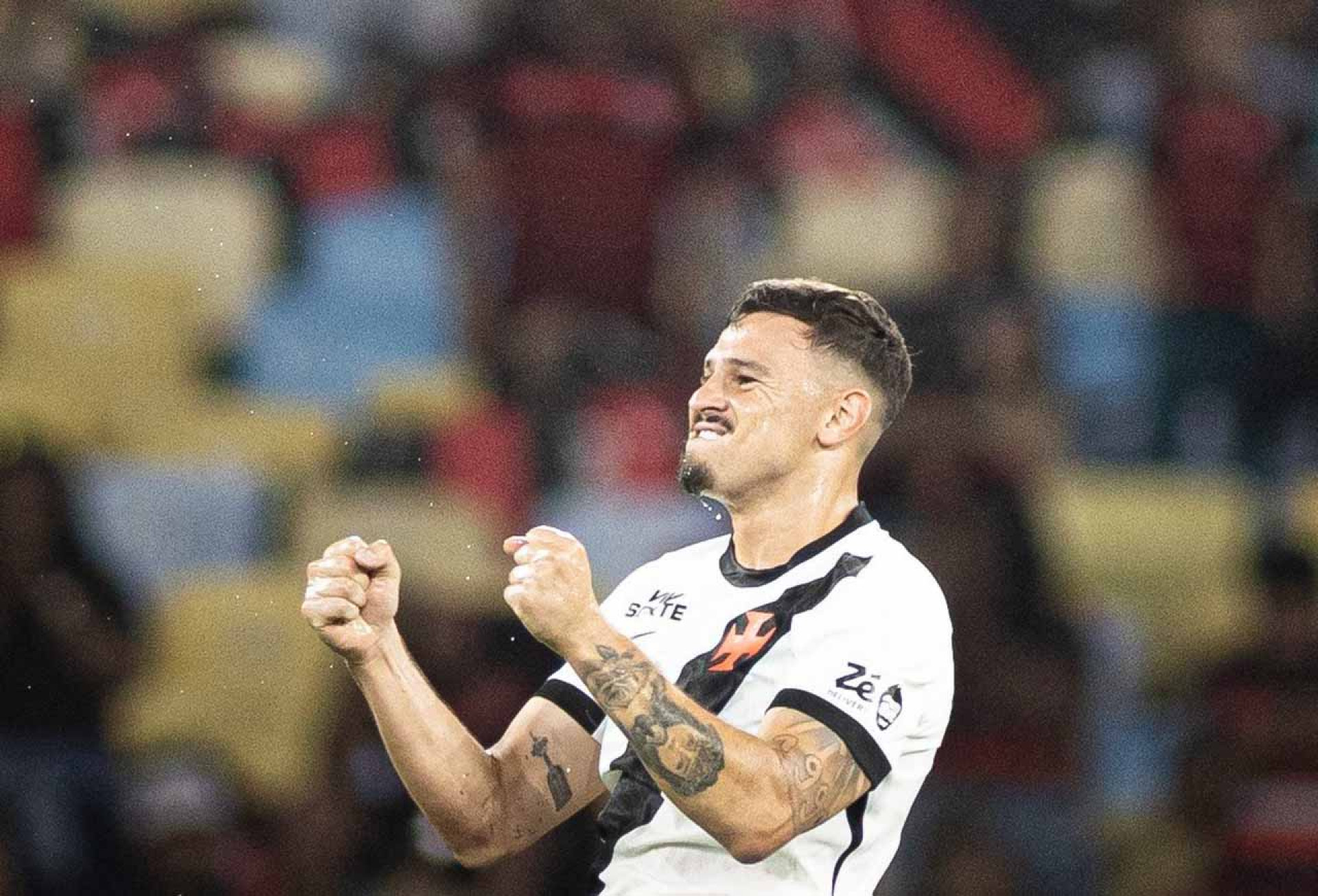 Renato Ga&uacute;cho comemora rea&ccedil;&atilde;o do Vasco em empate contra o Flamengo