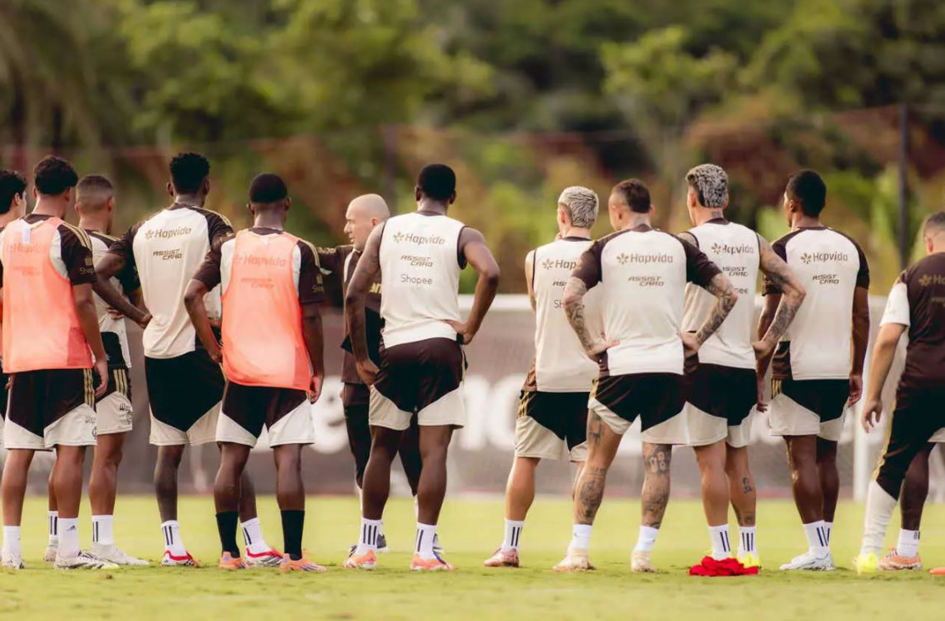 Leonardo Jardim durante treino no Ninho - Adriano Fontes/Flamengo / Jogada10