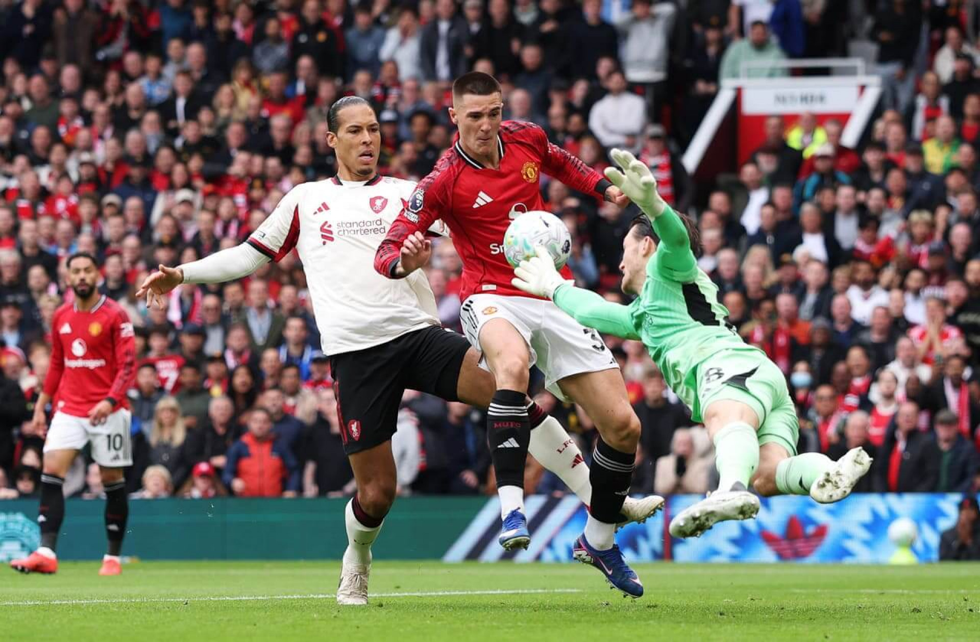 United vence arquirrival Liverpool e assegura vaga na pr&oacute;xima Champions