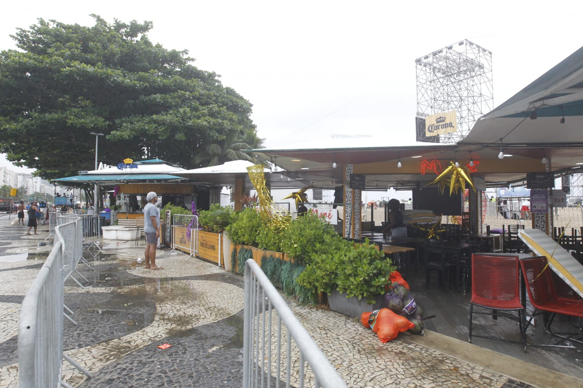 Quiosques da Orla de Copacabana botaram mercadorias à venda para show da Shakira - Reginaldo Pimenta / Agência O Dia