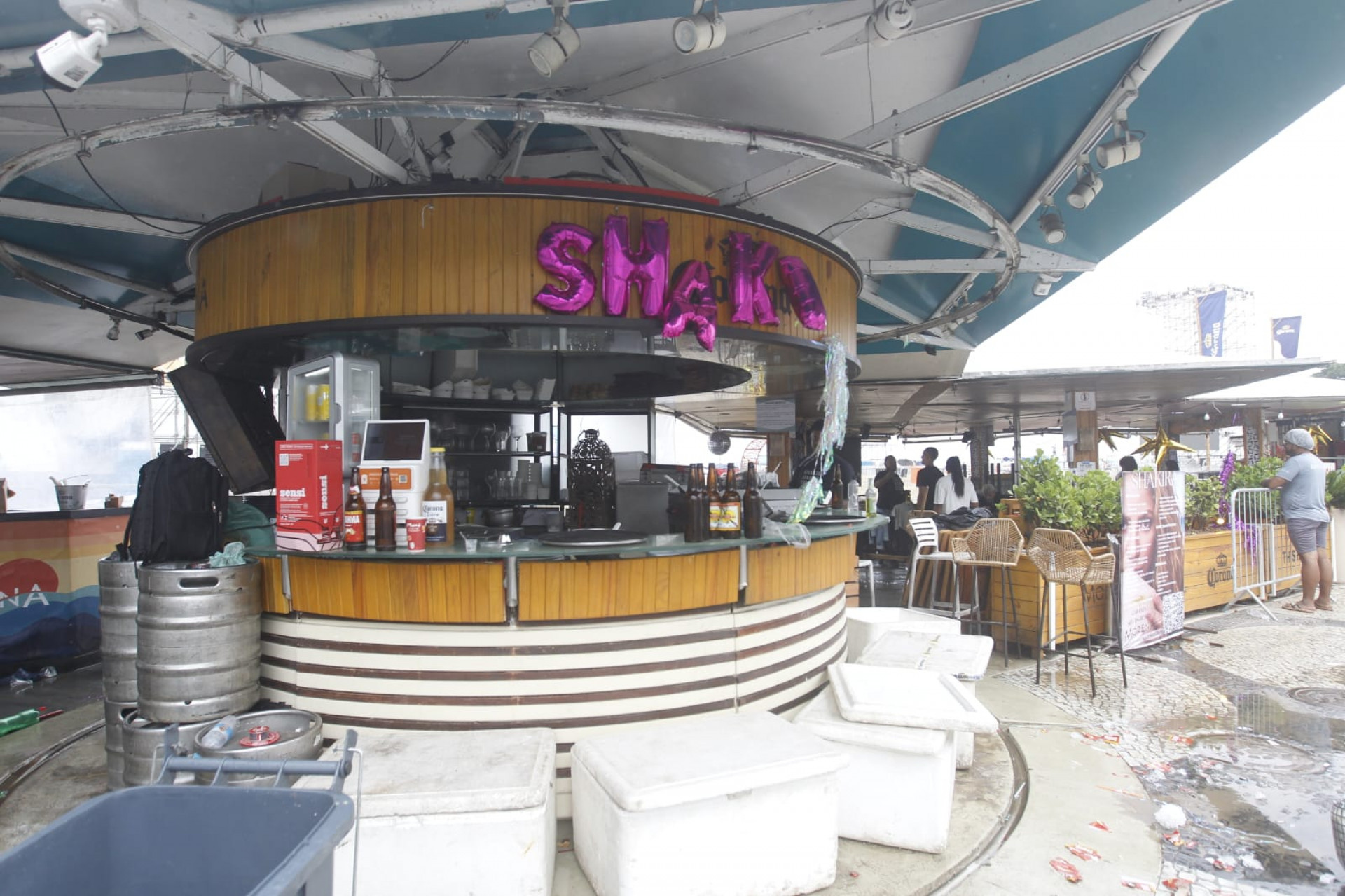 Quiosques da Orla de Copacabana botaram mercadorias à venda para show da Shakira - Reginaldo Pimenta / Agência O Dia