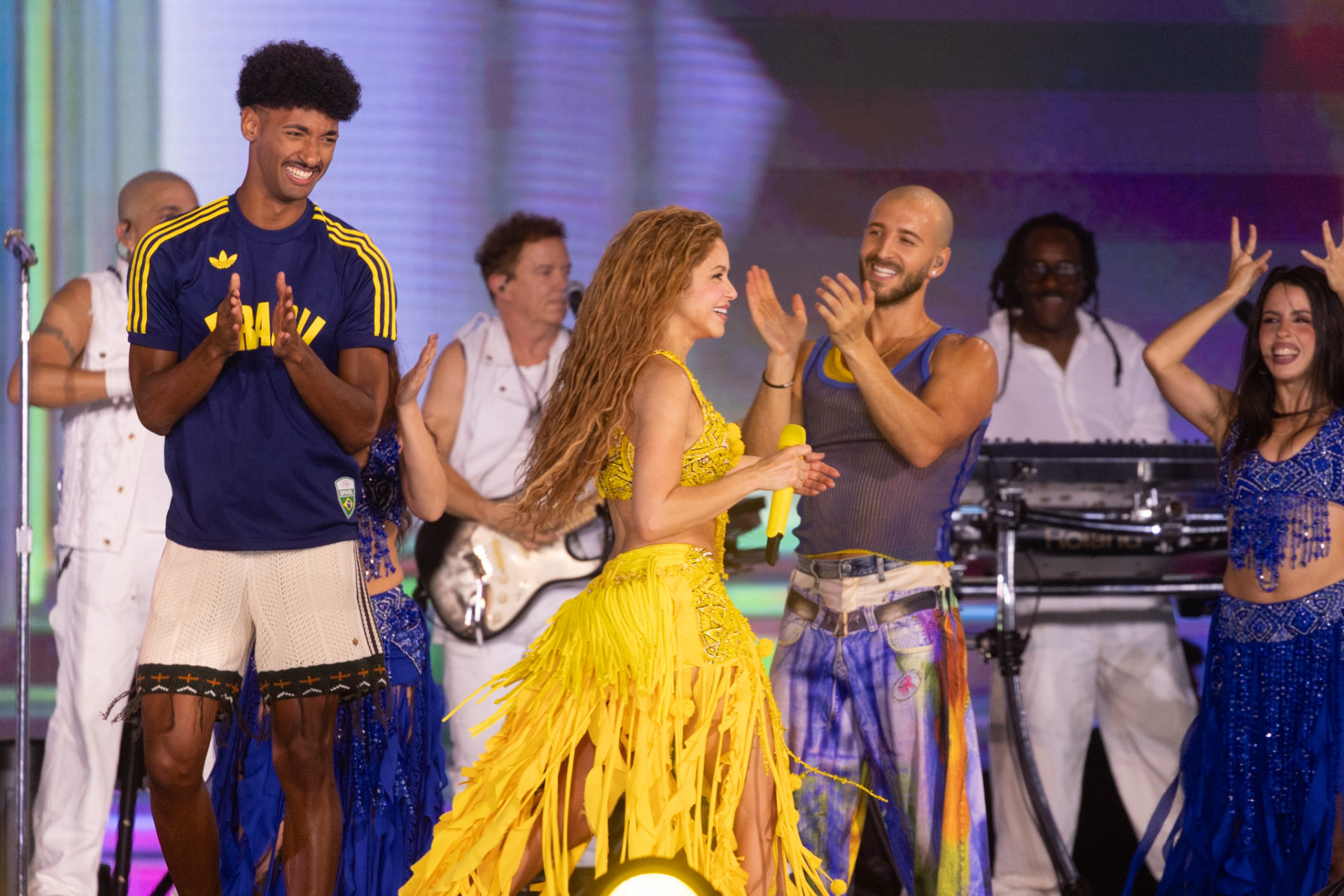 Raphael Vicente participa de show de Shakira em Copacabana - Isabella Mendez / Brazil News