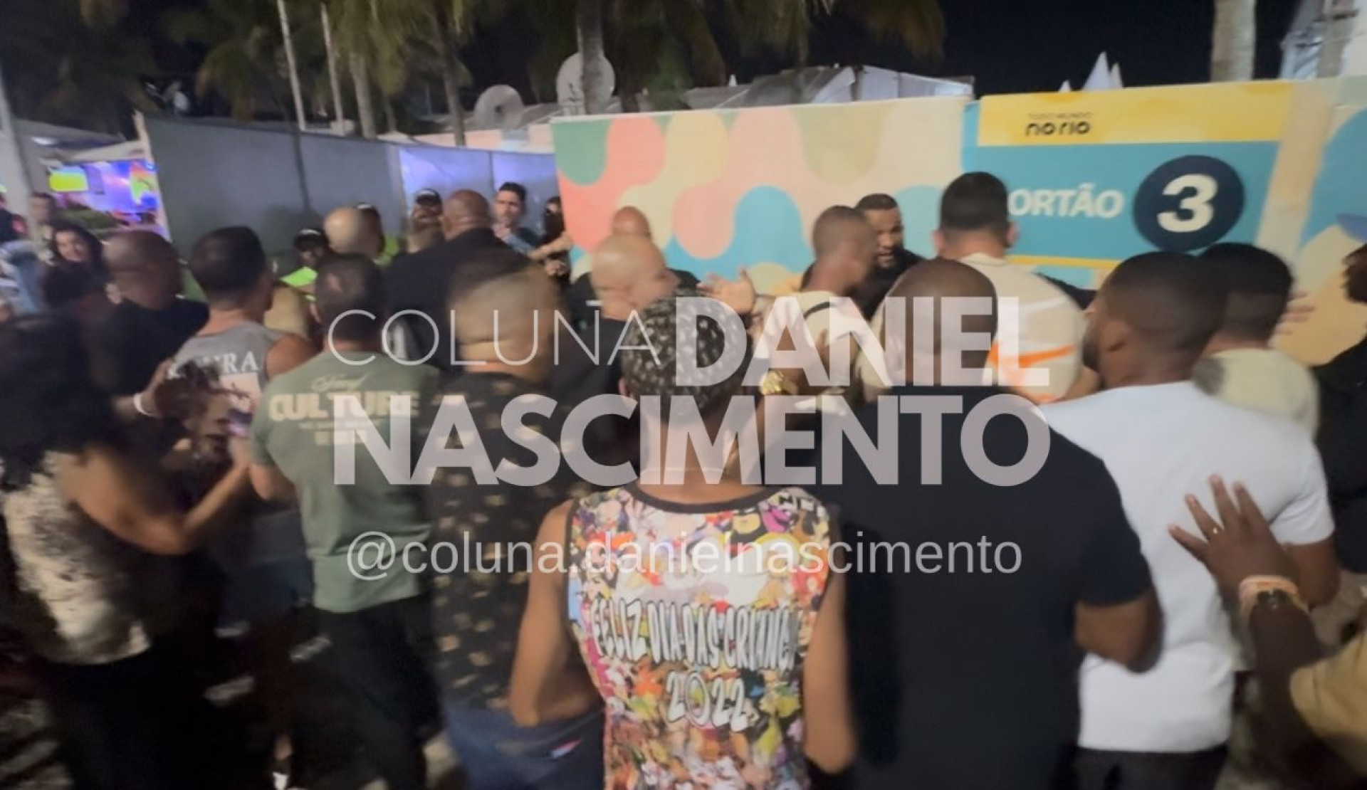 Em show de Shakira, Ana Paula Renault tenta entrada de grupo sem pulseira e confus&atilde;o quase vira pancadaria - Foto: Coluna Daniel Nascimento/ TV Fama