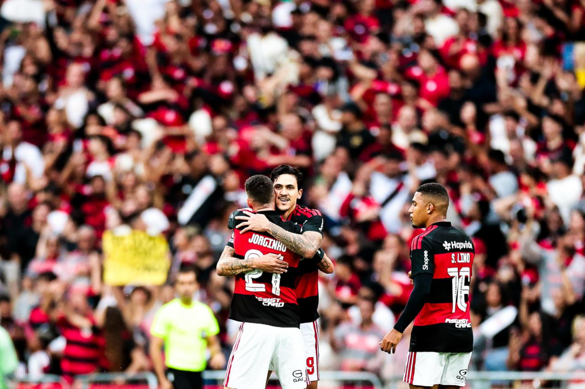 Jogadores do Flamengo comemoram gol marcado sobre o Vasco, no Maracanã - Gilvan de Souza / Flamengo