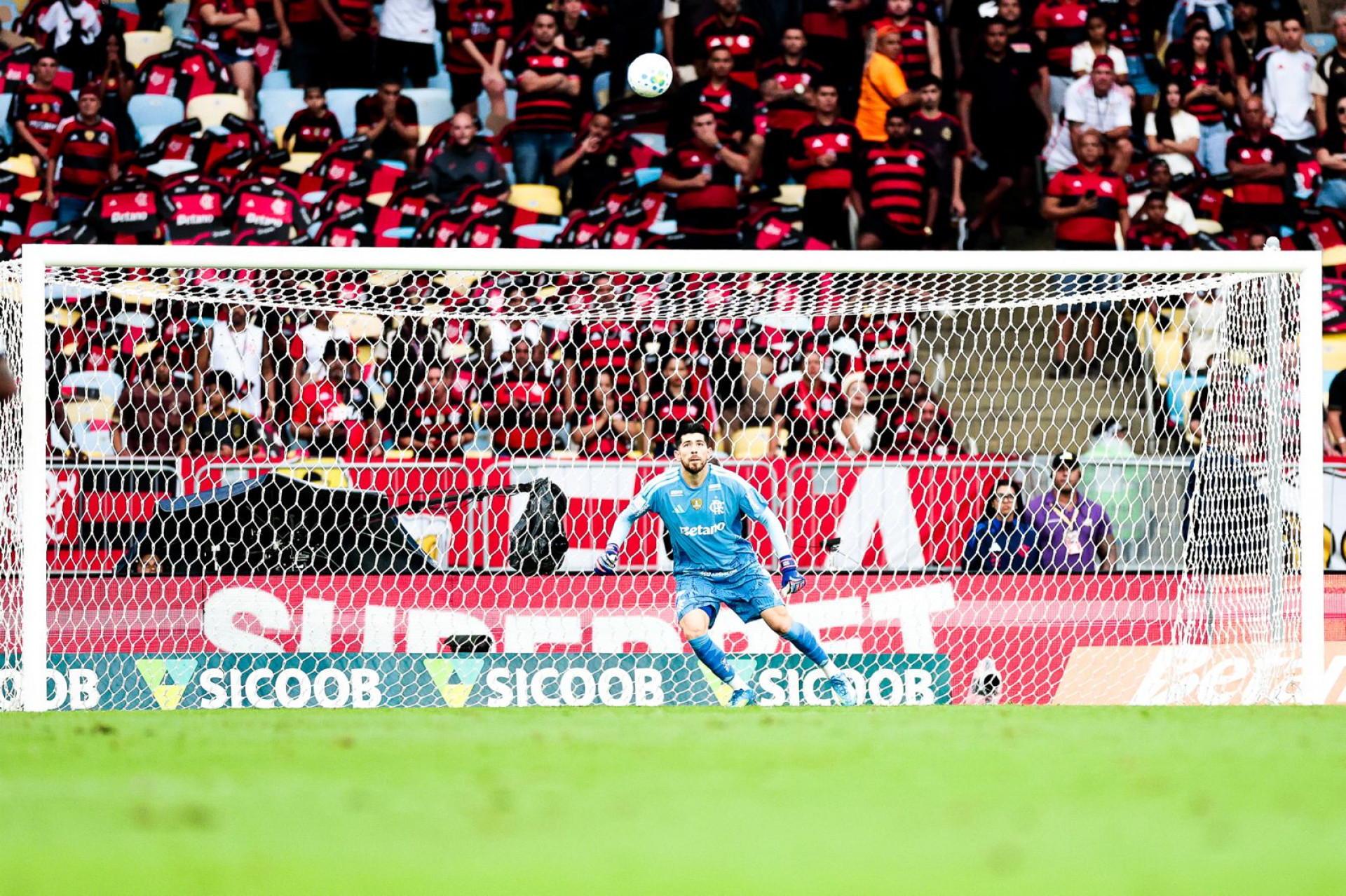 Rossi em ação pelo Flamengo diante do Vasco, no Maracanã - Gilvan de Souza / Flamengo