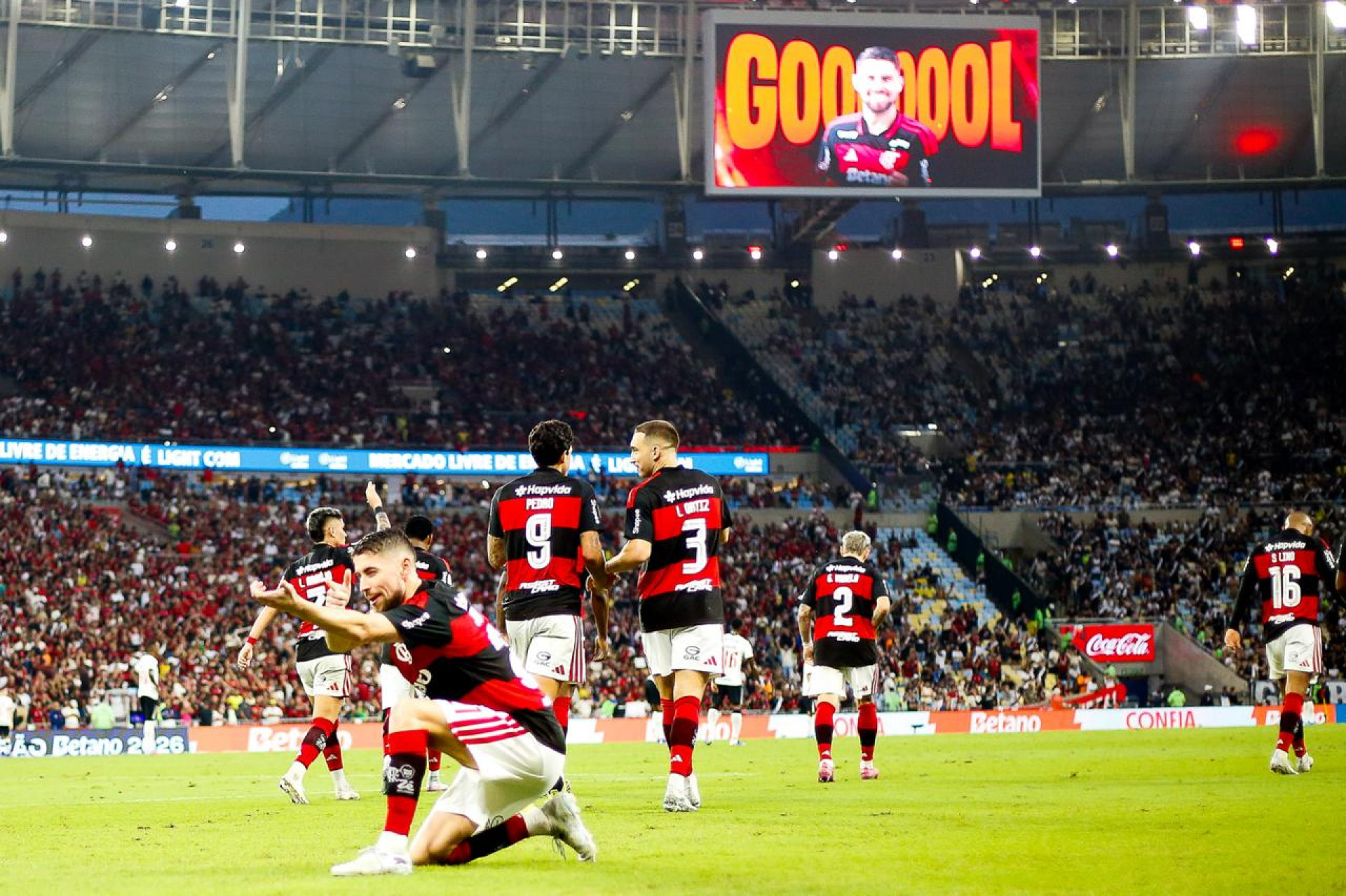 Jorginho comemora gol marcado pelo Flamengo sobre o Vasco, no Maracan&atilde; - Gilvan de Souza / Flamengo