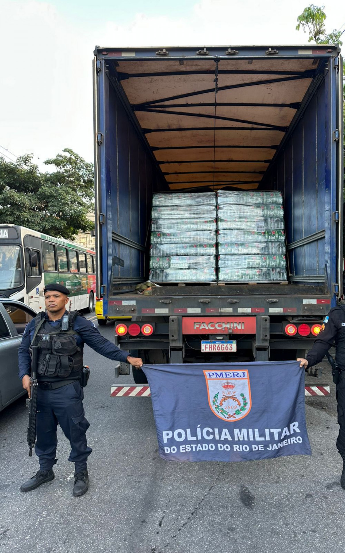 Homem é preso durante roubo de carga de cerveja na Zona Norte