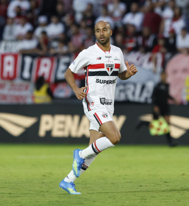 Lucas Moura, do São Paulo, passa por cirurgia e não joga mais em 2026
