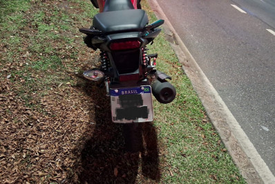 Acidente entre carro e moto deixa homem ferido na Praia de Botafogo
