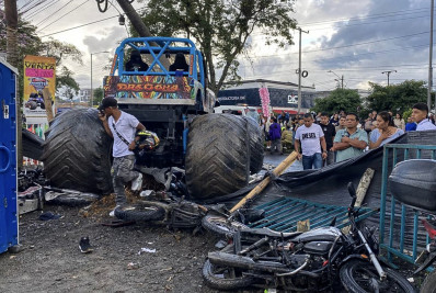 Vídeo: Veículo invade área do público em show automobilístico e deixa três mortos e 38 feridos na Colômbia