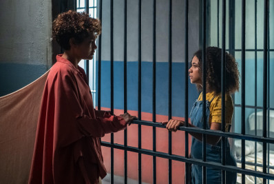 'Três Graças': Joélly enfrenta Lena na prisão