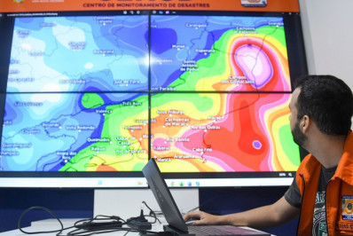 Defesa Civil alerta para ressaca com ondas de até três metros de altura