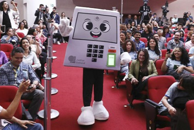TSE celebra 30 anos da urna eletrônica e lança mascote para atrair eleitor jovem