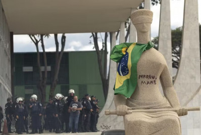Moraes rejeita revisar pena de Débora do Batom, condenada pelo 8/1