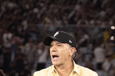 Vasco vai bem contra times do G-4, mas não vence quem briga para não cair