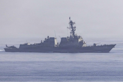 Navios de guerra americanos entram no Golfo para escoltar embarcações
