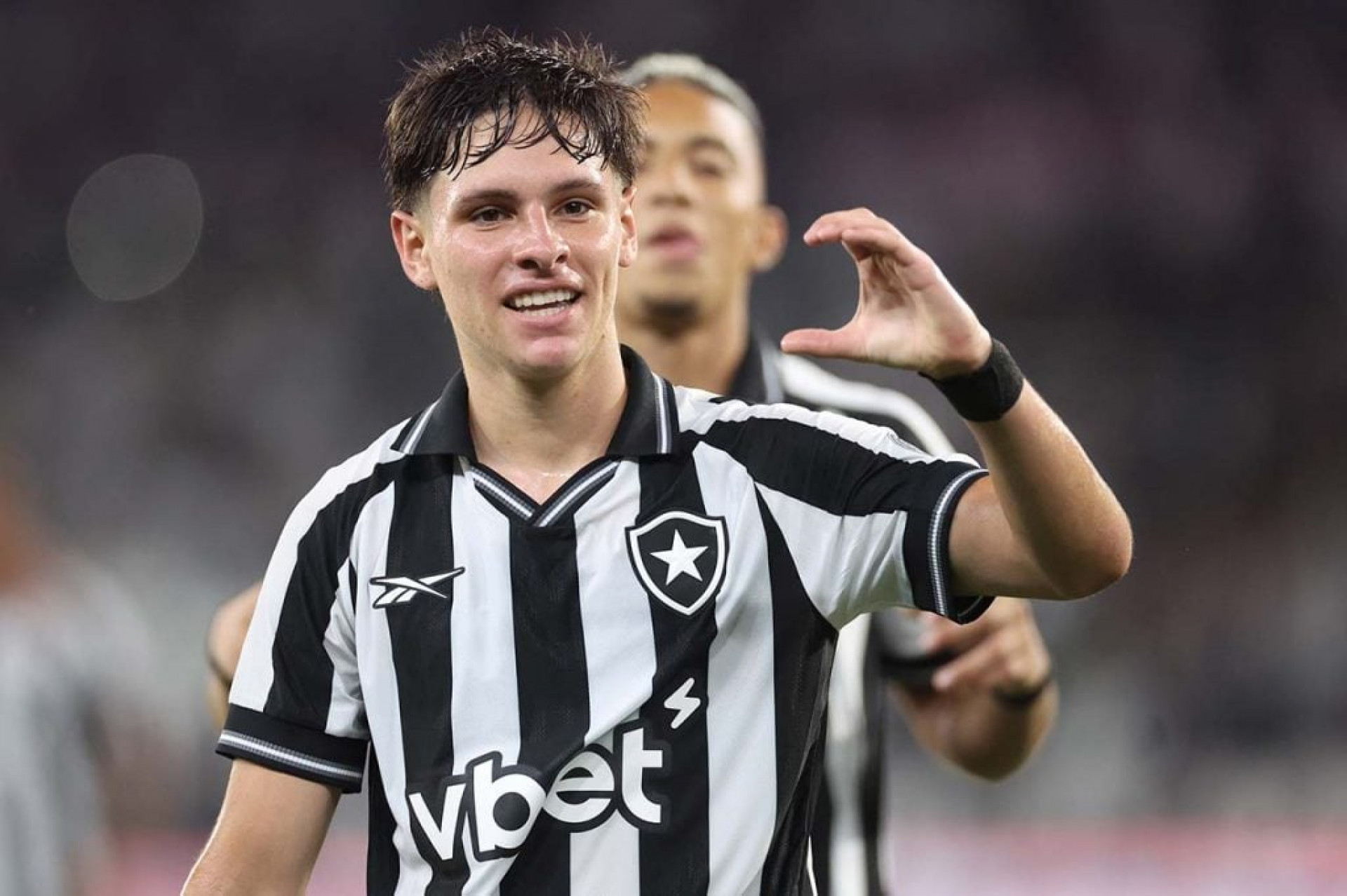 Botafogo planeja vender Montoro e estabelece valores