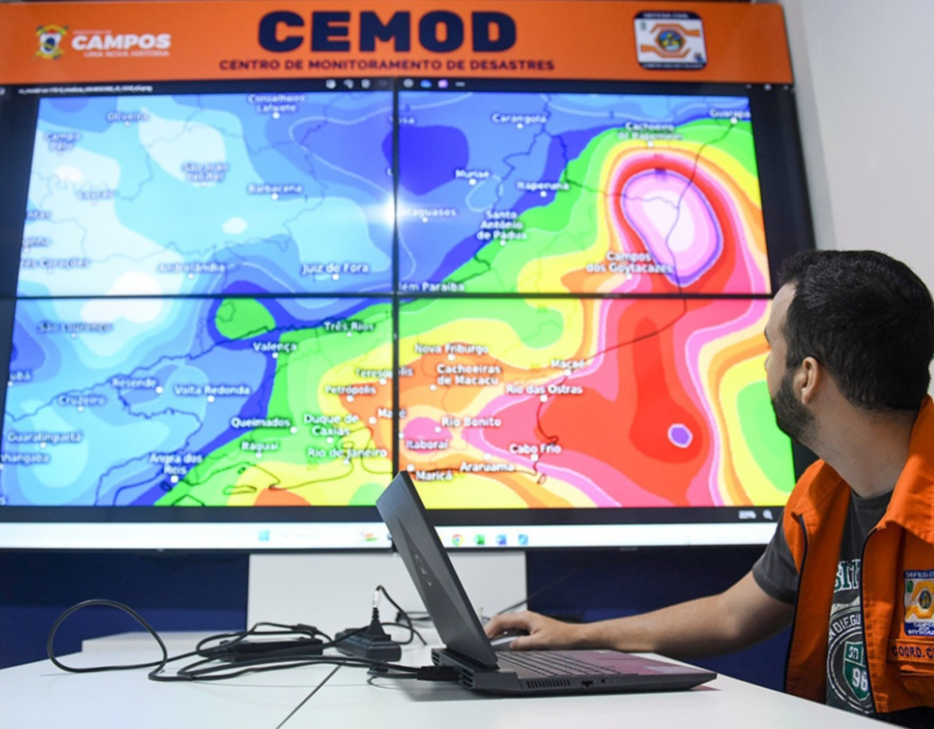Defesa Civil alerta para ressaca com ondas de até três metros de altura