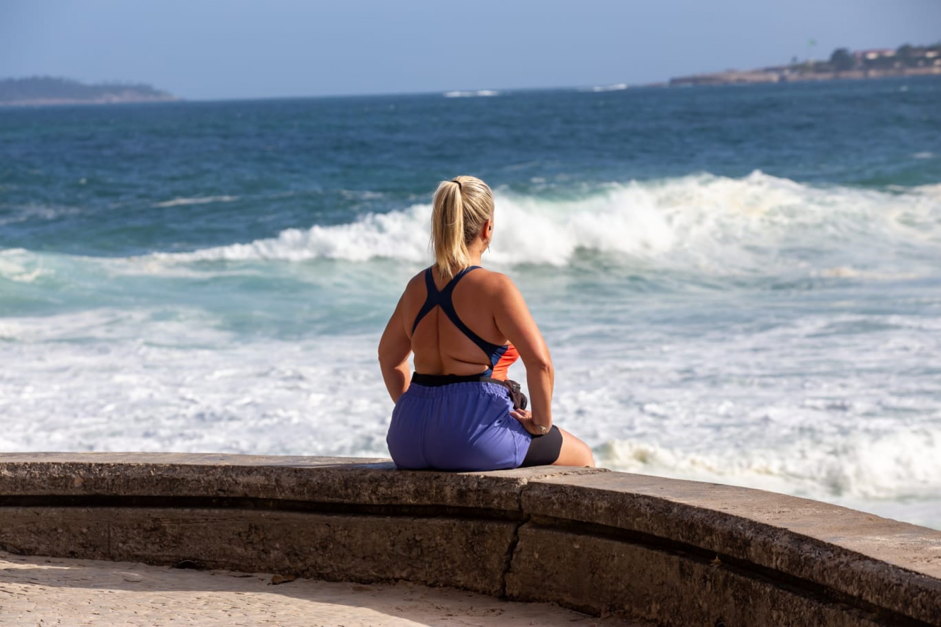 Praia do Leme, Zona Sul do Rio de Janeiro, com mar agitado da ressaca - Érica Martin / Agência O Dia 