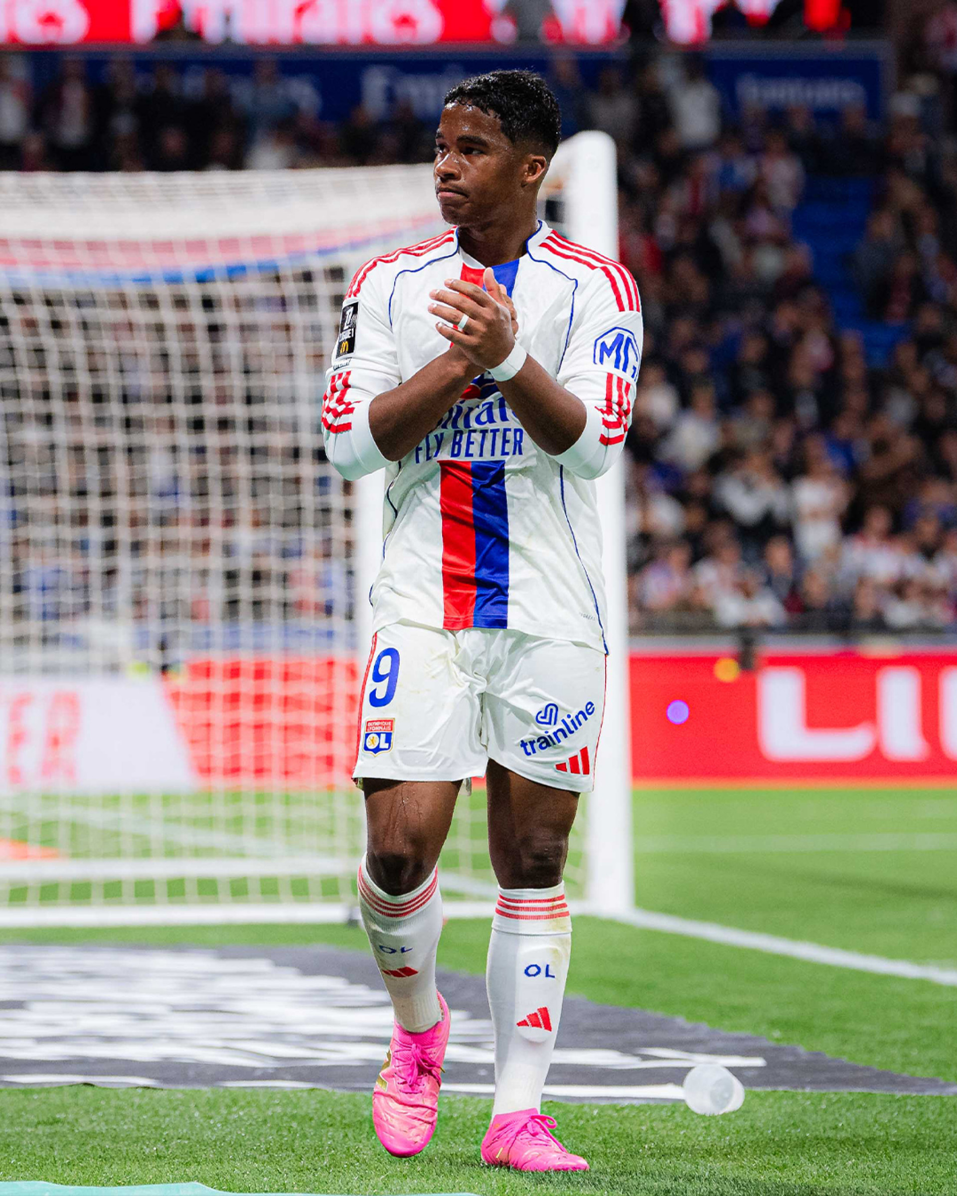 Endrick se destaca em vitória Lyon e recebe elogios da imprensa espanhola