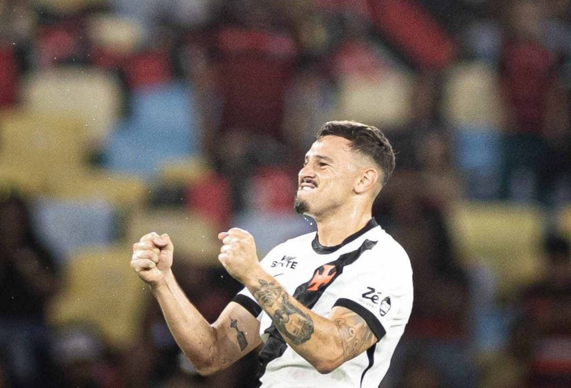 Hugo Moura ganha sobrevida no Vasco ap&oacute;s gol em cl&aacute;ssico