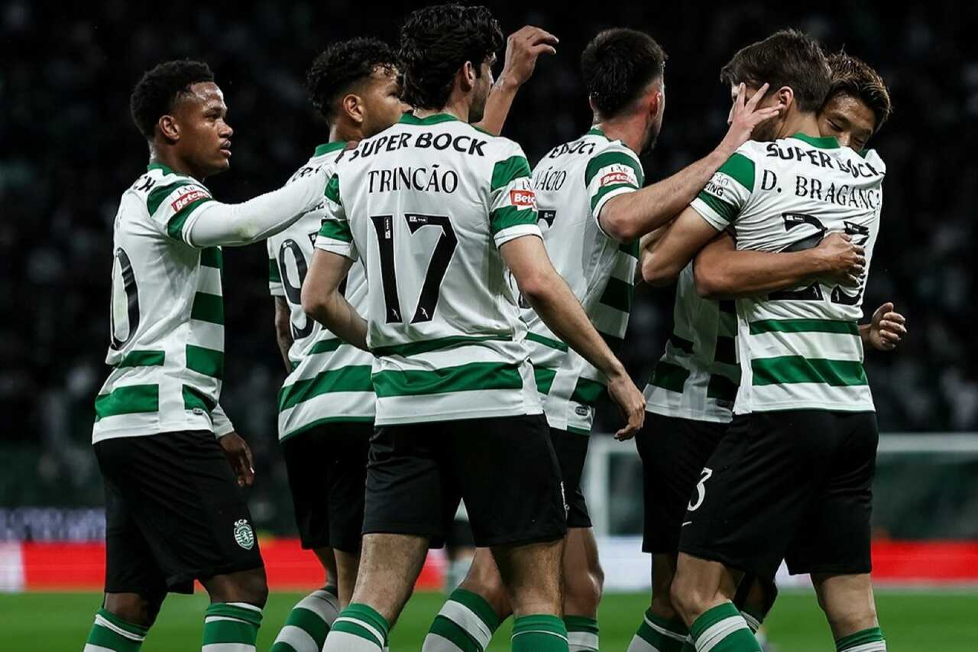 Ex-Palmeiras marca, Sporting goleia e recupera segunda posi&ccedil;&atilde;o no Portugu&ecirc;s