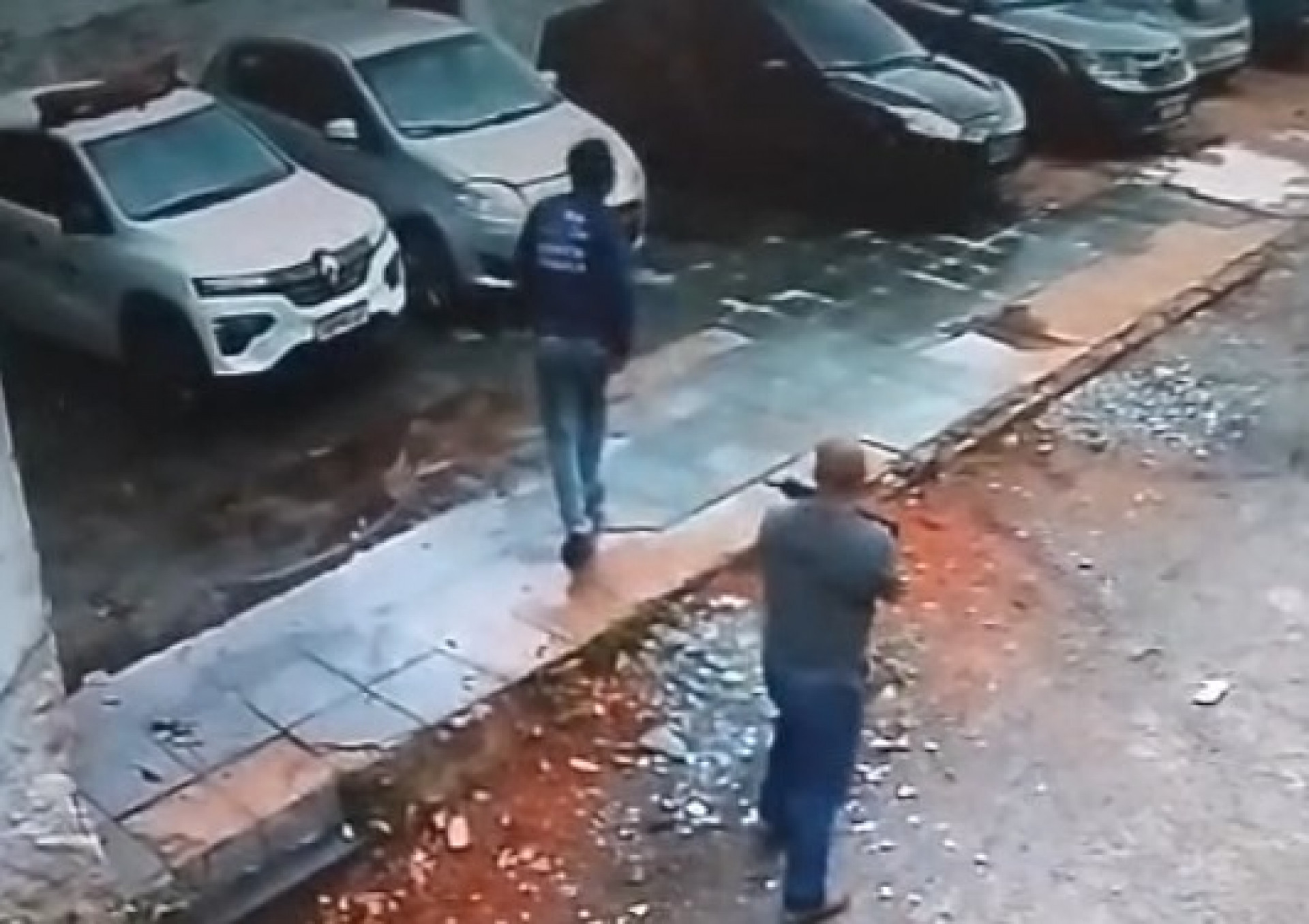 Vídeo: Policiais civis invadem depósito da Prefeitura do Rio para recuperar carro à força