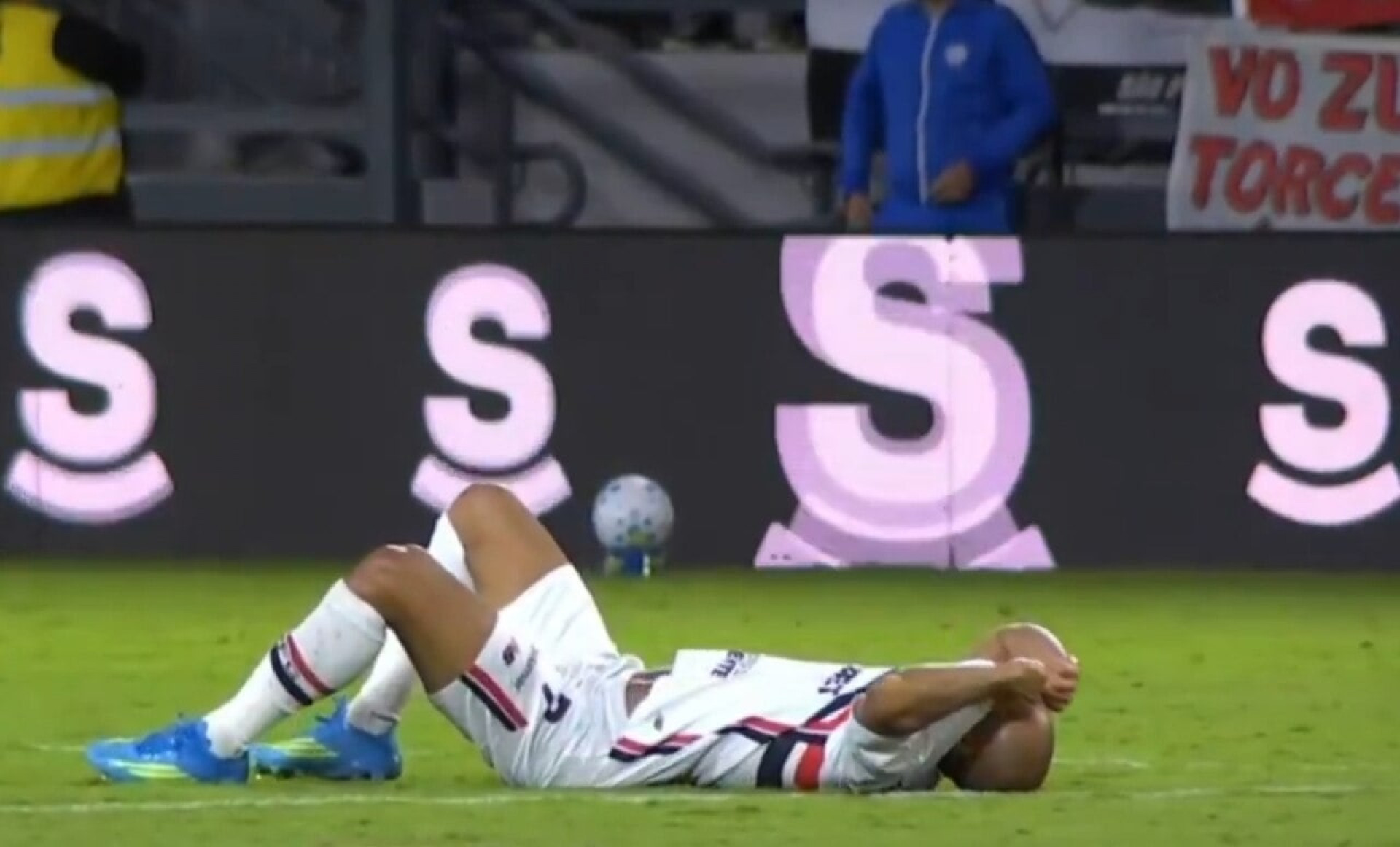 Lucas Moura, do S&atilde;o Paulo, passa por cirurgia ap&oacute;s ruptura do tend&atilde;o de Aquiles