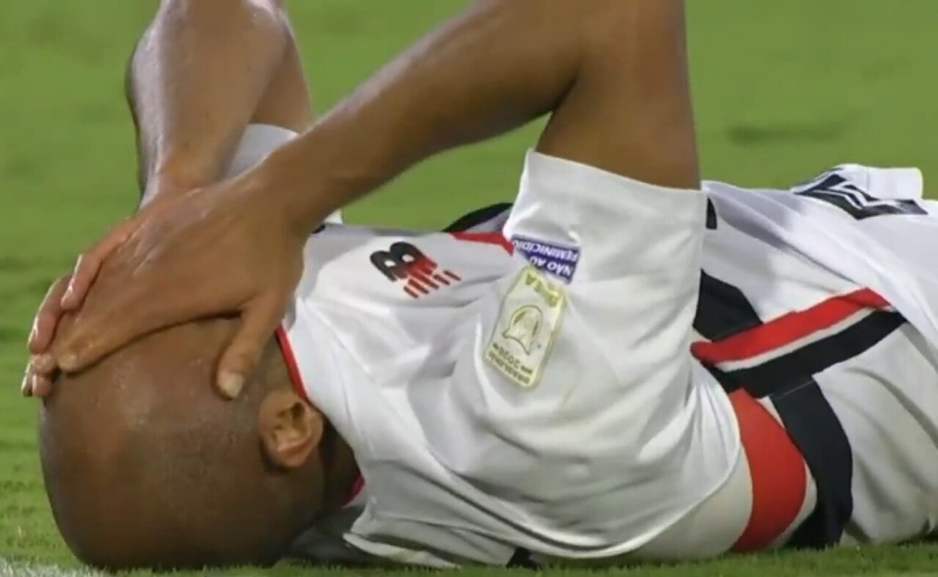 Esposa de Lucas Moura desabafa ap&oacute;s les&atilde;o do jogador