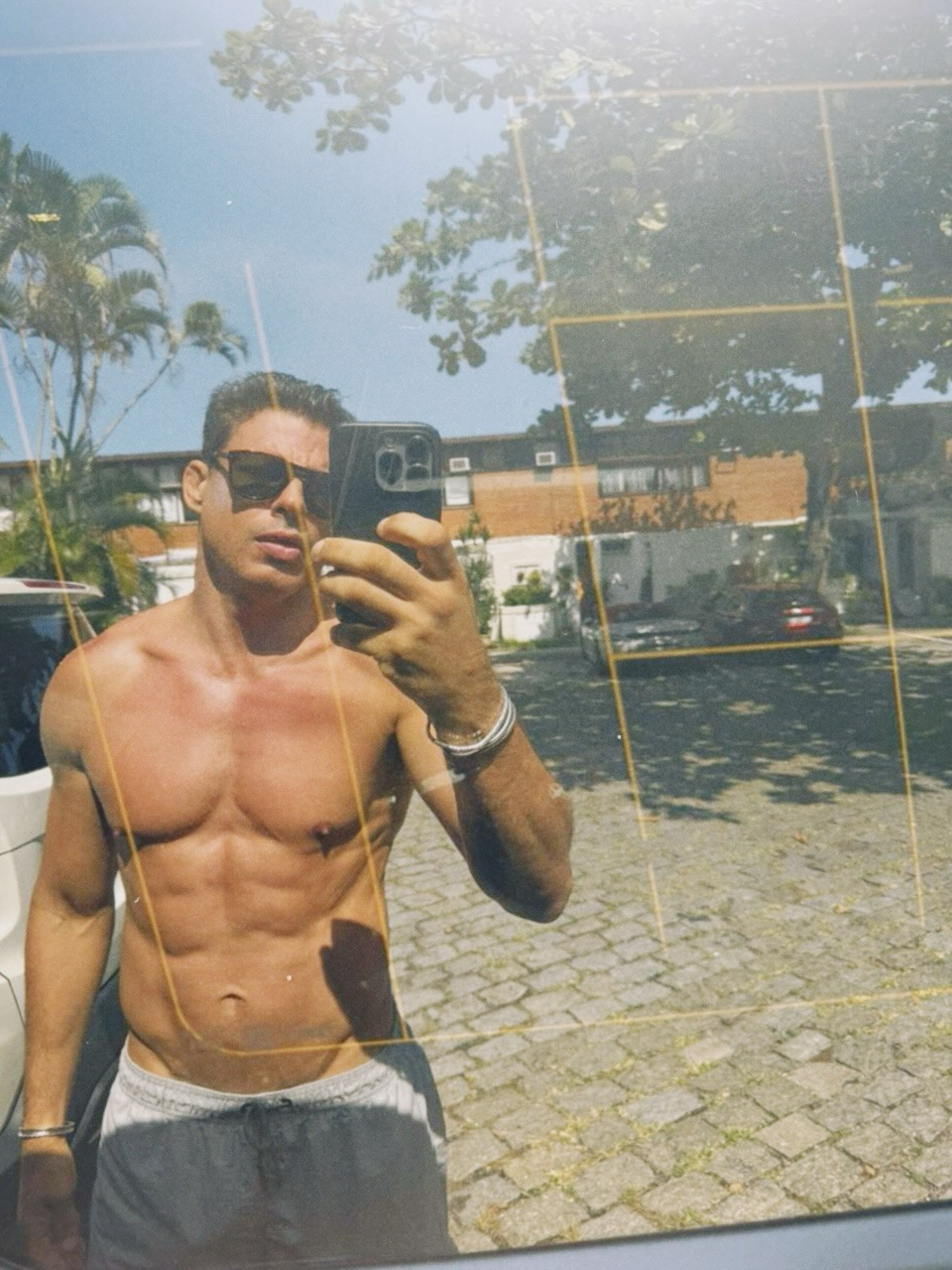 Cau&atilde; Reymond ganhou elogios nas redes ao postar foto sem camisa  - Reprodu&ccedil;&atilde;o/Instagram