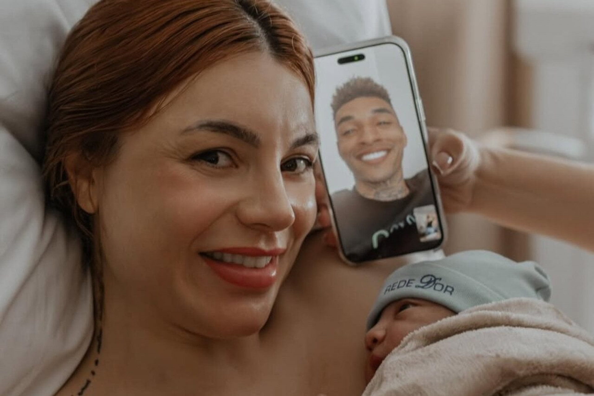 Igor Jesus celebra nascimento do primeiro filho