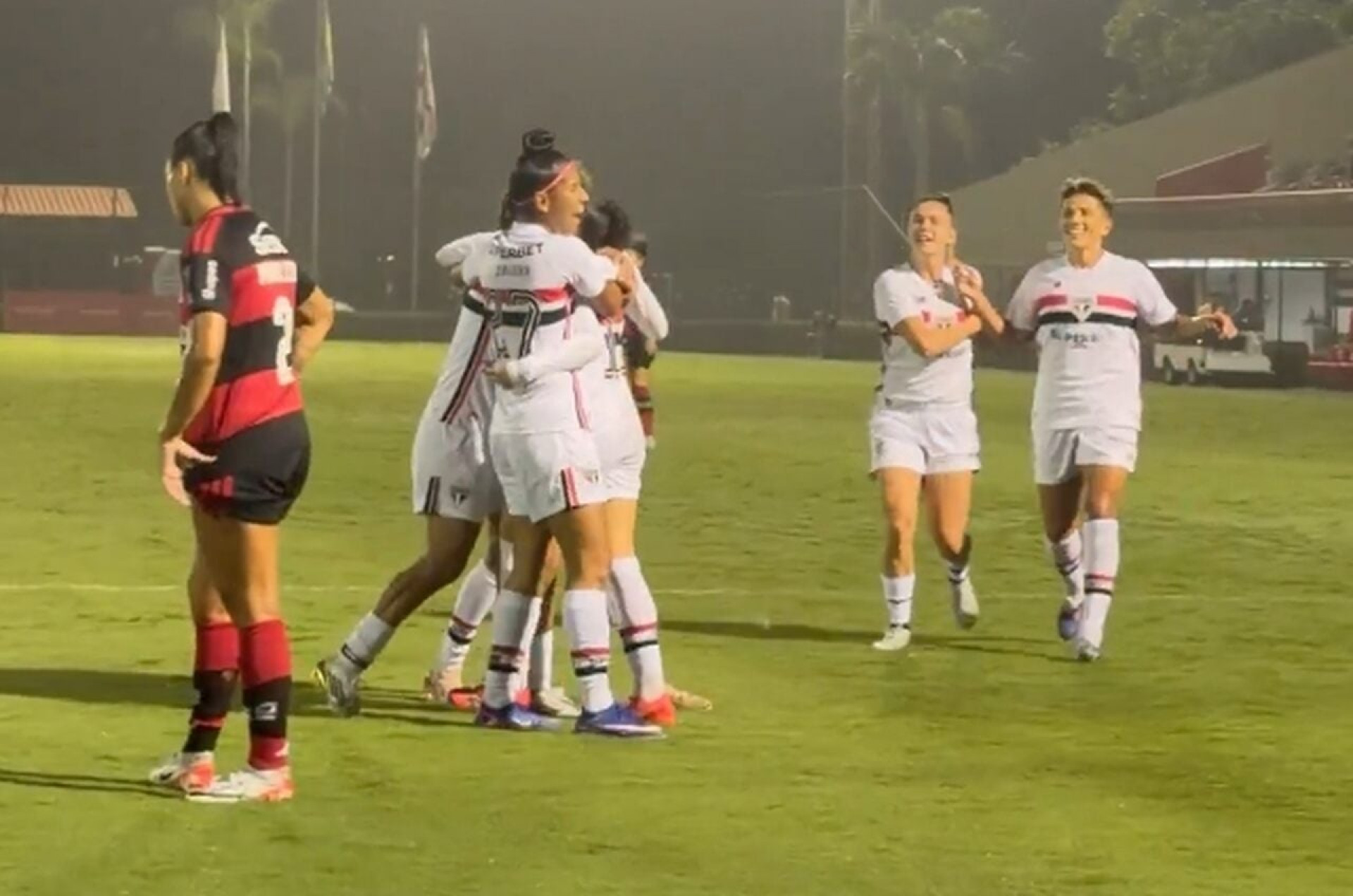 S&atilde;o Paulo vence o Flamengo e assume a vice-lideran&ccedil;a do Brasileir&atilde;o Feminino